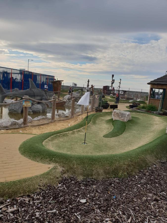 Holiday Home In Lyons Robin Hood Holiday Park Meliden 外观 照片